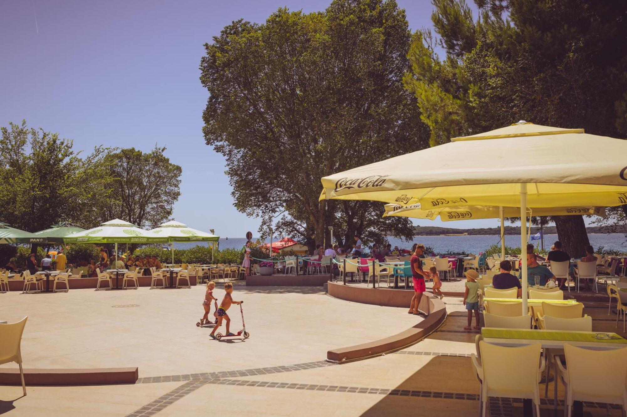 Camping Bi-Village - Roan Valbandon Ngoại thất bức ảnh